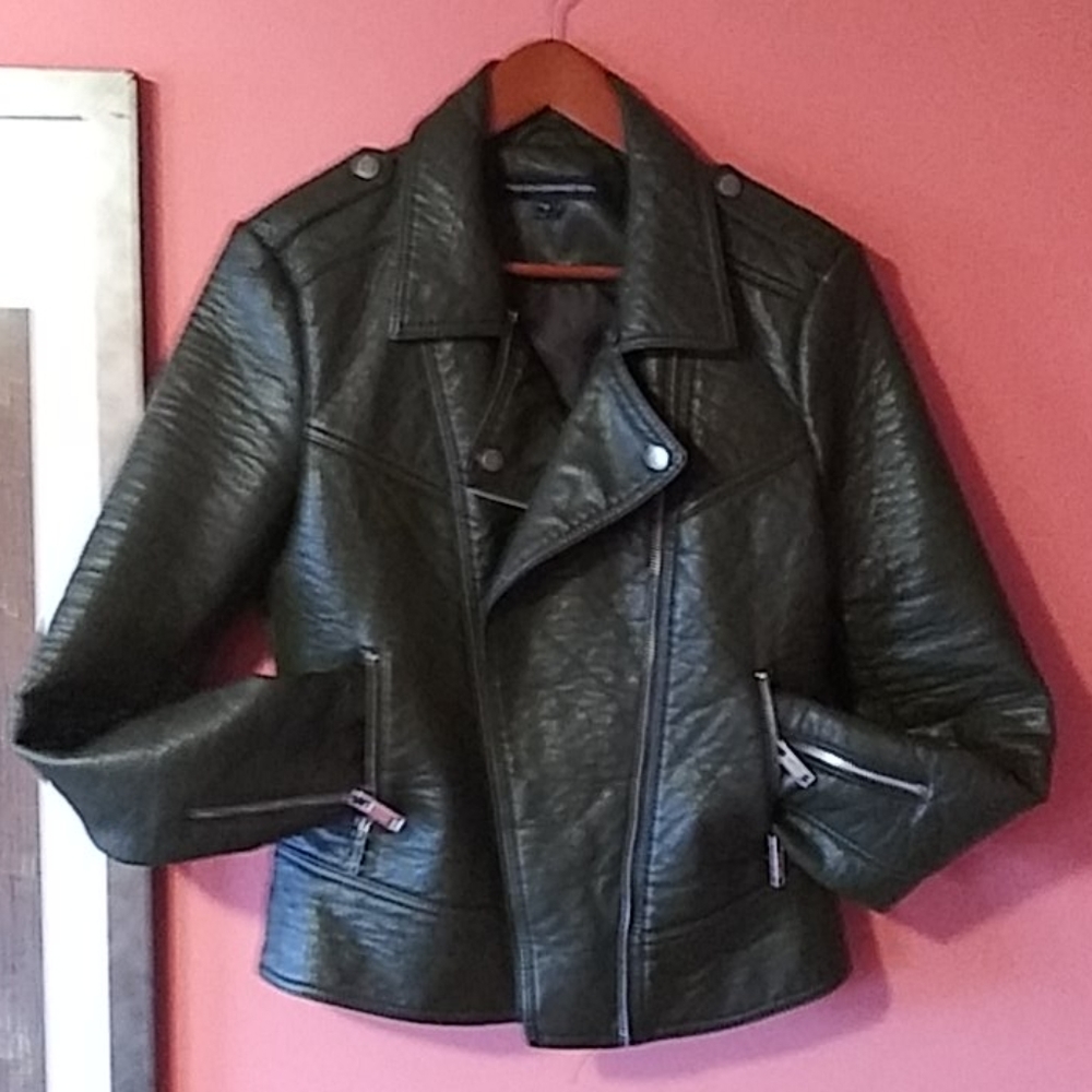 Clothes - Picture 7 of 8